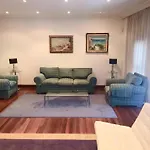 Piso Muy Centrico, Bien Equipado Con Parking.